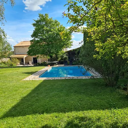 Maisonnette Dans Le Marais Poitevin بيت للعطل